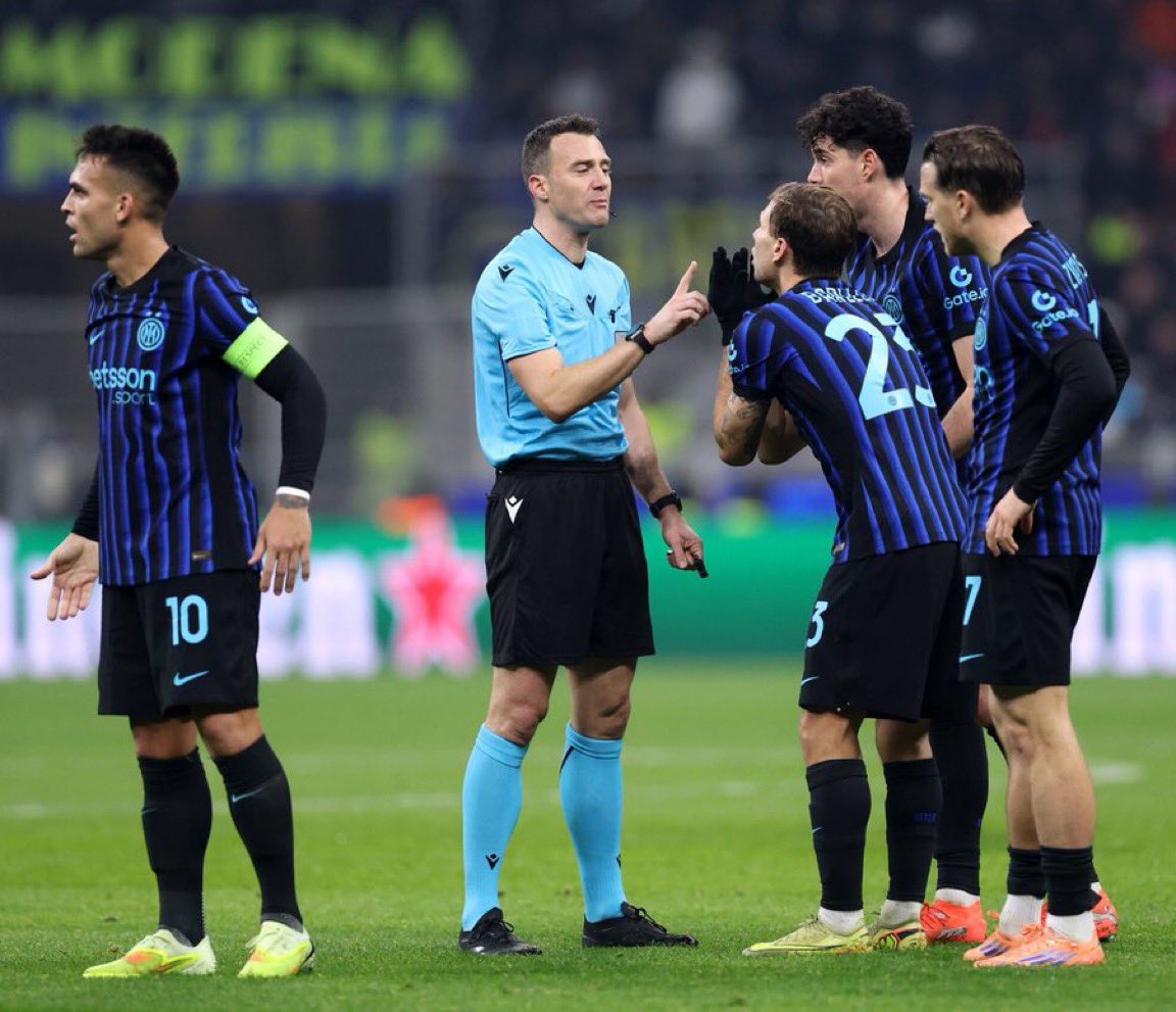 EnjoyInter's tweet photo. 🚨 UEFA has acknowledged that the VAR should not have intervened on the penalty awarded to Liverpool on Tuesday evening. 

⚠️ Inter is angry at the referee, who had been suspended 20 years ago (when he was a young linesman in a minor league) for match-fixing. 

📰 @Gazzetta_it https://t.co/R0rR3sqDLZ
