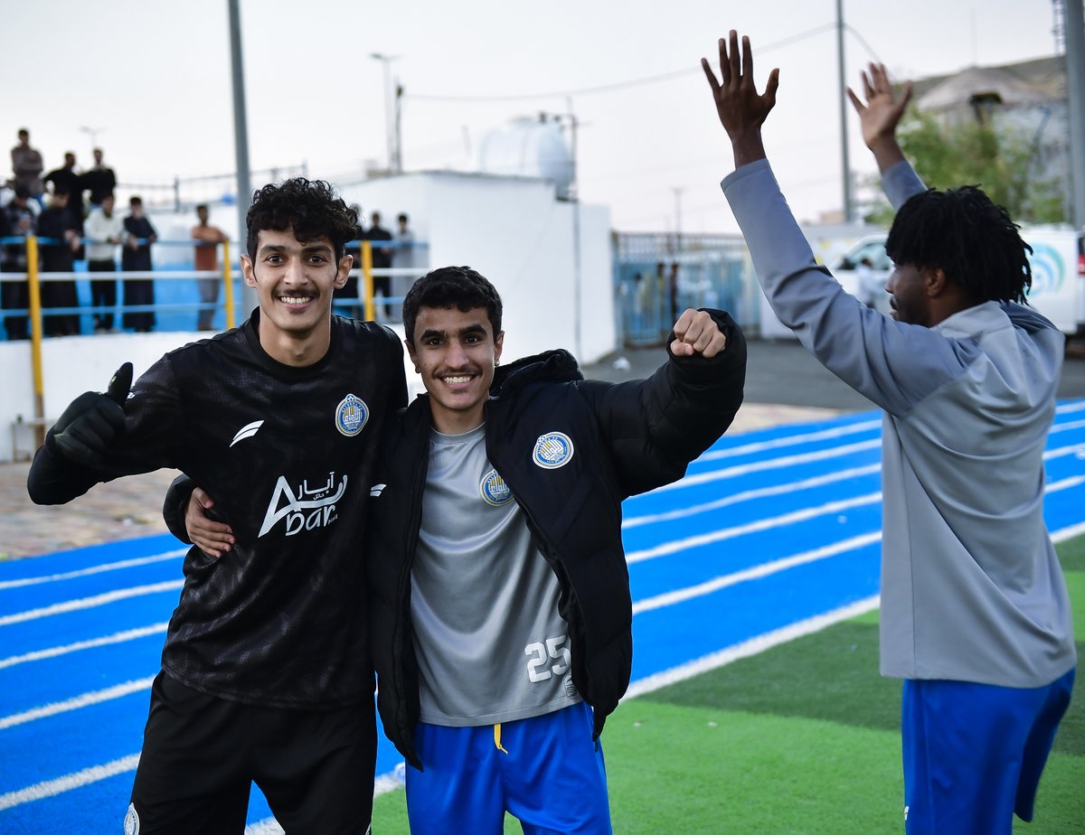 إذا اللواءُ أتى فالرعبُ يسبقُ خُطوتَهْ
🟨 #أهل_الصفاة
🟦 #اللواء_دائماً
⬜️ #نادي_اللواء