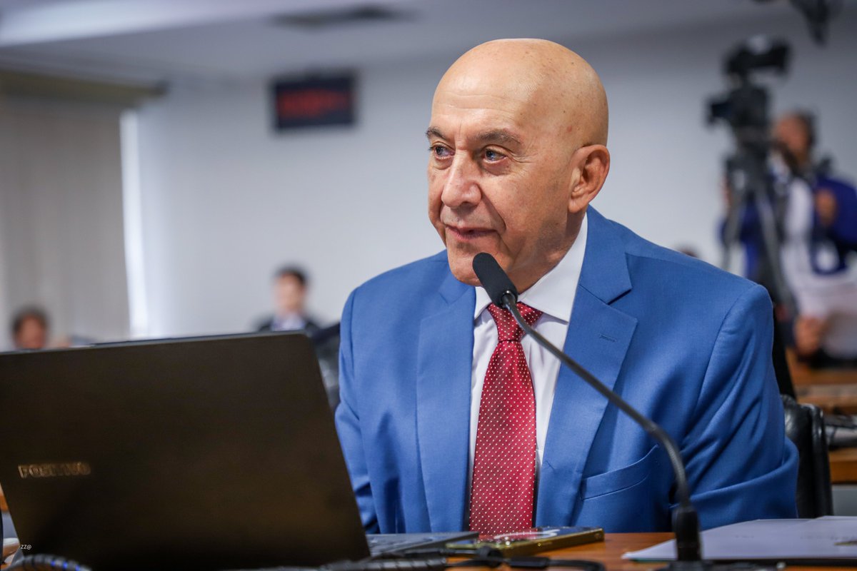 Confúcio Moura destinou R$ 13,29 milhões em emendas  que já estão disponíveis nas contas de oito prefeituras. Os recursos chegam para fortalecer áreas essenciais  que fazem diferença direta no dia a dia das pessoas. senadorconfucio.com.br/confucio-moura…