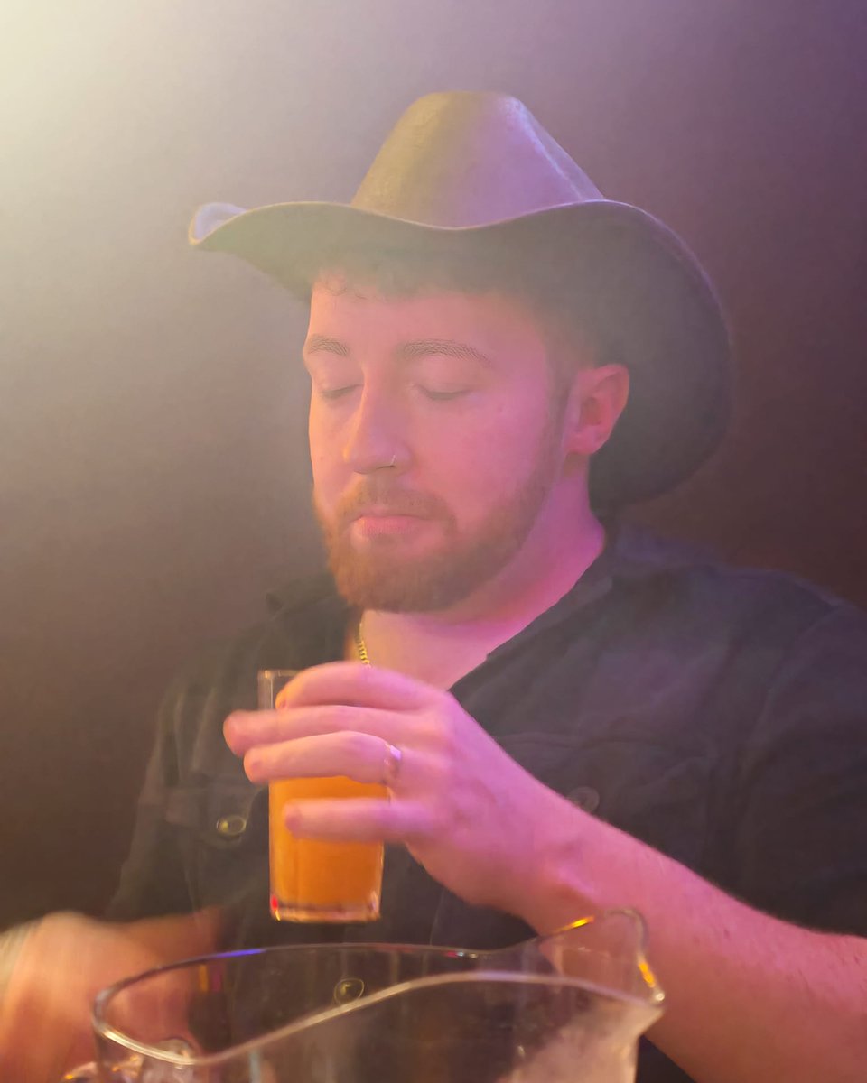 ItsRedWilson's tweet image. Have an unflattering photo of me, on the house 🤠