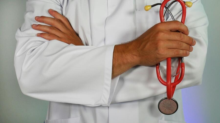 Limportant_fr's tweet photo. Eure-et-Loir : des médecins solidaires venus de toute la France se relaient dans le centre médical de cette commune pour garantir l'accès aux soins à tous https://t.co/T32QjFGygq @Caisse_Epargne #partenaire https://t.co/23G5nlosg4