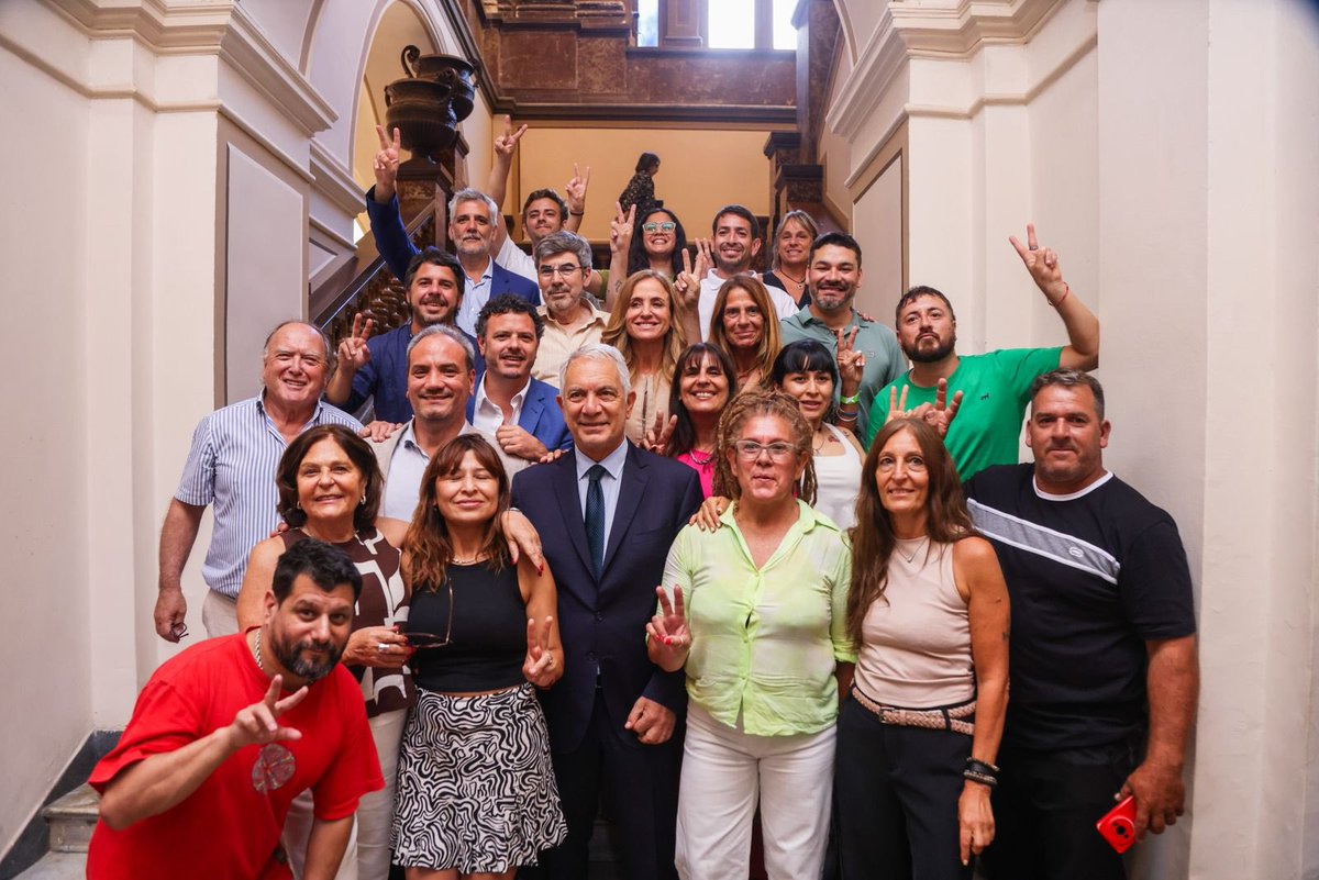Acompañamos con enorme orgullo la Sesión Preparatoria del <a href="/ConcejoLaPlata/">Concejo Deliberante de La Plata</a>, un momento muy especial en el que nuevas concejalas y nuevos concejales asumieron el compromiso de representar a las vecinas y los vecinos de nuestra querida ciudad capital.

Cada jura nos recuerda quiénes