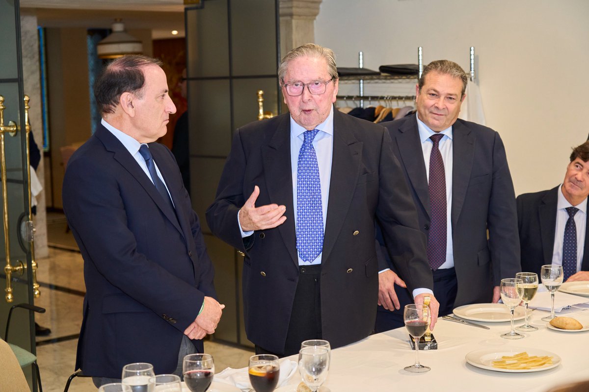 SGR_Garantia's tweet photo. Homenaje y distinción por su comprometida dedicación a @SGR_Garantia  a 𝗙𝗿𝗮𝗻𝗰𝗶𝘀𝗰𝗼 𝗛𝗲𝗿𝗿𝗲𝗿𝗼 𝗟𝗲𝗼́𝗻 (Lamaignere S.A.) 𝗙𝗲𝗿𝗻𝗮𝗻𝗱𝗼 𝗙𝗮𝗰𝗲𝘀,  𝗝𝗼𝗮𝗾𝘂𝗶𝗻𝗮 𝗟𝗮𝗳𝗳𝗮𝗿𝗴𝗮 𝘆 𝗠𝗮𝗿í𝗮 𝗦𝗼𝗹𝗲𝗱𝗮𝗱 𝗖𝗮𝗺𝗽𝗼𝘀 𝗟𝘂𝗰𝗲𝗻𝗮. 

https://t.co/qniM5xGwov https://t.co/DQSqQ5com0