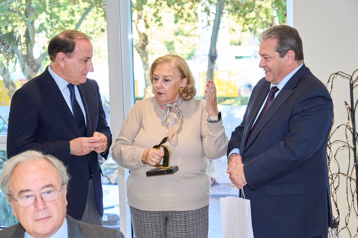 SGR_Garantia's tweet photo. Homenaje y distinción por su comprometida dedicación a @SGR_Garantia  a 𝗙𝗿𝗮𝗻𝗰𝗶𝘀𝗰𝗼 𝗛𝗲𝗿𝗿𝗲𝗿𝗼 𝗟𝗲𝗼́𝗻 (Lamaignere S.A.) 𝗙𝗲𝗿𝗻𝗮𝗻𝗱𝗼 𝗙𝗮𝗰𝗲𝘀,  𝗝𝗼𝗮𝗾𝘂𝗶𝗻𝗮 𝗟𝗮𝗳𝗳𝗮𝗿𝗴𝗮 𝘆 𝗠𝗮𝗿í𝗮 𝗦𝗼𝗹𝗲𝗱𝗮𝗱 𝗖𝗮𝗺𝗽𝗼𝘀 𝗟𝘂𝗰𝗲𝗻𝗮. 

https://t.co/qniM5xGwov https://t.co/DQSqQ5com0