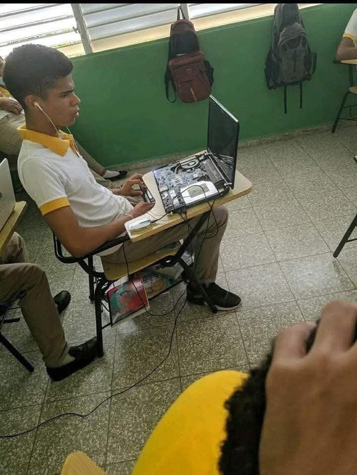 David Avery Menéndez Rosenberg (@david_avery1987) on Twitter photo 