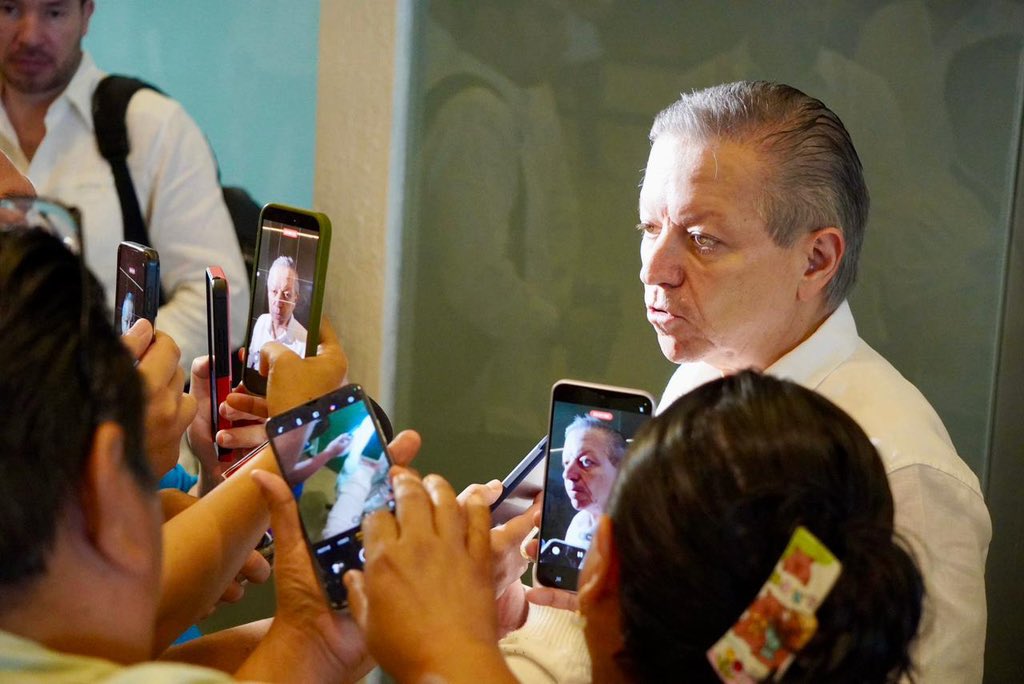ArturoZaldivarL's tweet photo. Ayer en Mérida, conversé con medios de comunicación locales sobre lo valioso que es este proceso.

Conocer las visiones y necesidades de cada entidad ha sido fundamental para la construcción de la #ReformaElectoral. https://t.co/708yxGmejk