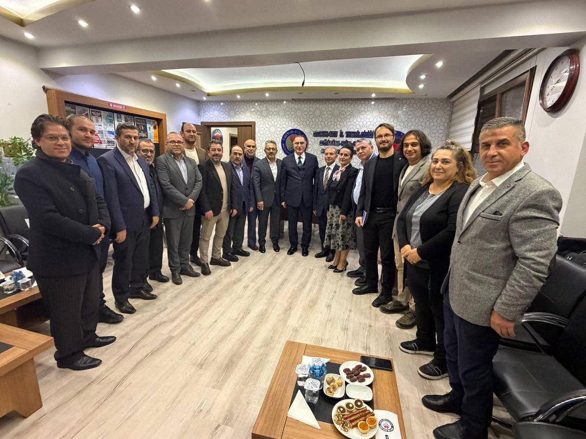 Memur-Sen Kayseri İl Temsilciliği olarak önceki dönem Kamu Baş Denetçisi Sayın Şeref MALKOÇ’u misafir ettik. Hizmet kollarımızın şube başkanları ve sivil toplum kuruluşlarımızın değerli başkanlarının da katıldığı çok verimli bir istişare toplantısı gerçekleştirdik.