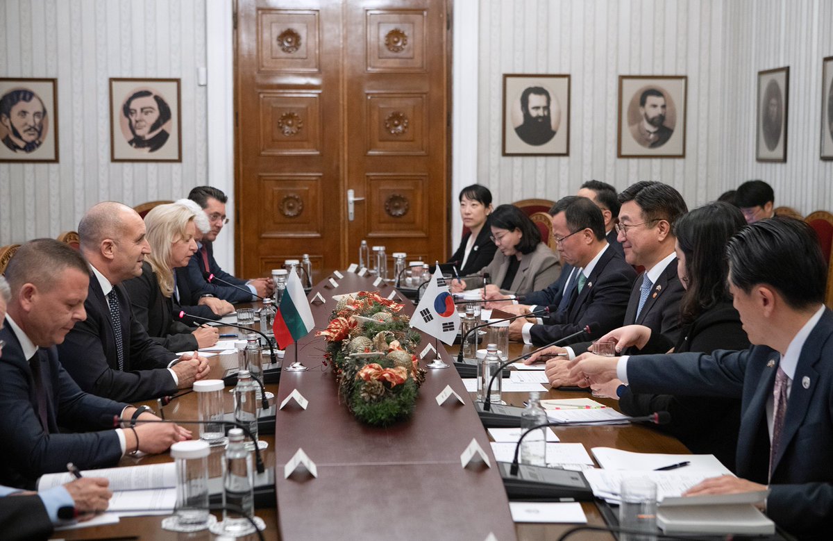 RumenRadevPM's tweet photo. Bulgaria is interested in utilizing the Republic of Korea's proven expertise to improve public administration efficiency and advance e-government, as I discussed with Minister of the Interior and Safety, Mr. Yun Ho-jung. https://t.co/tyGR8gvLkA