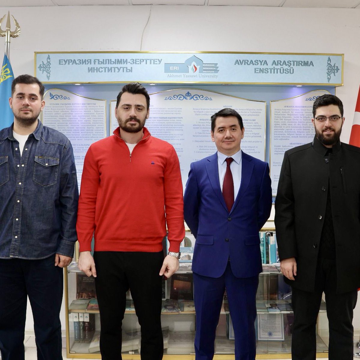 Uluslararası iş birliklerini güçlendirmeye ve gönüllülük temelli çalışmalarımızı küresel ölçekte yaygınlaştırmaya devam ediyoruz. 🤝🌍

Türk Kızılay Genel Merkez Yönetim Kurulu Üyemiz Ömer Faruk Çalışkan ve Genç Kızılay Genel Başkanımız Dr. Utku İlhan ve heyetimiz;
📍Kazakistan