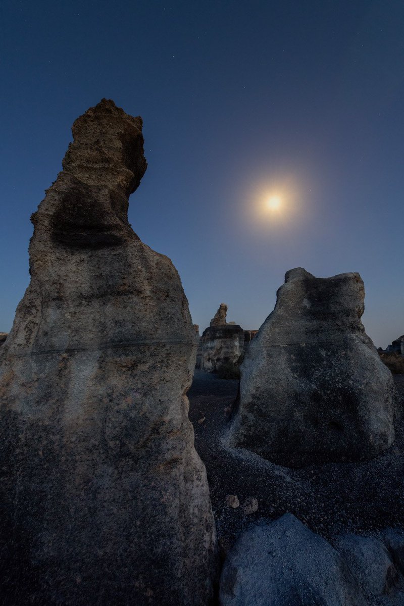 Full moon on an alien planet.
Ok, it's Lanzarote