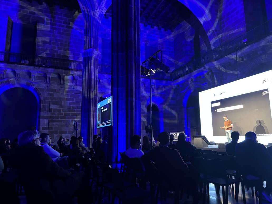 ideograma's tweet photo. «Los contenidos mas viscerales son atajos cognitivos. Es más facil creer tu prejuicio que enfrentarte a la diversidad de opiniones. Creemos lo que pensamos», @antonigr en #TSB25 de @TechBarcelona
#TechSpiritBarcelona2025 https://t.co/AgXqnVn5GY