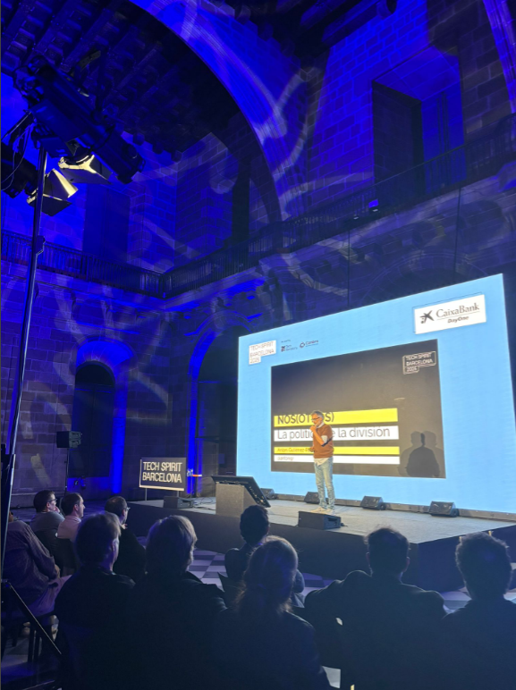 ideograma's tweet photo. «Los contenidos mas viscerales son atajos cognitivos. Es más facil creer tu prejuicio que enfrentarte a la diversidad de opiniones. Creemos lo que pensamos», @antonigr en #TSB25 de @TechBarcelona
#TechSpiritBarcelona2025 https://t.co/AgXqnVn5GY