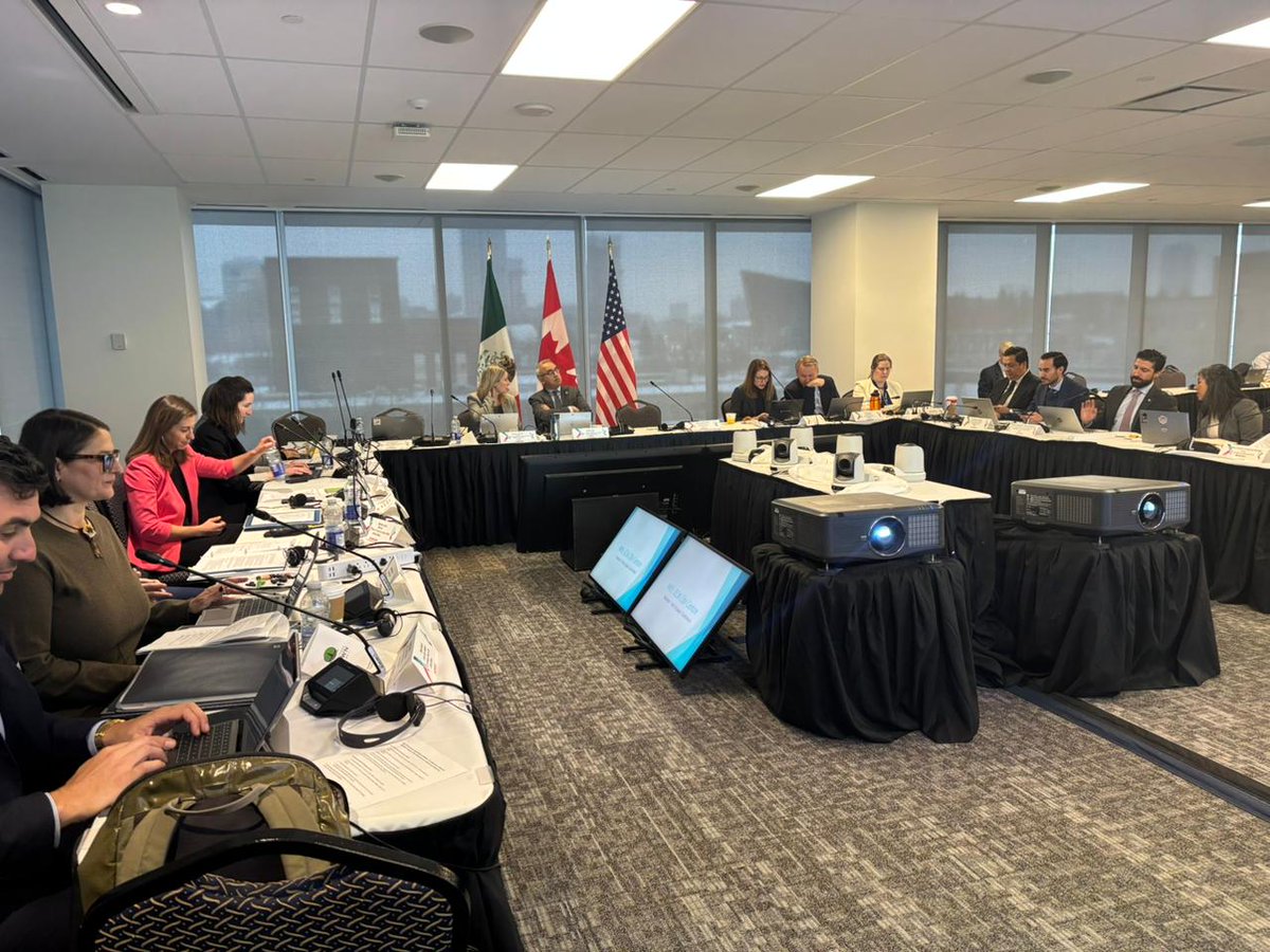 En el marco de la reunión del Consejo Laboral del #TMEC en #Ottawa, Canadá, nuestro Director, <a href="/pedroamerico13/">Pedro Americo</a>, moderó una sesión pública donde participaron representantes de México, Estados Unidos y Canadá.