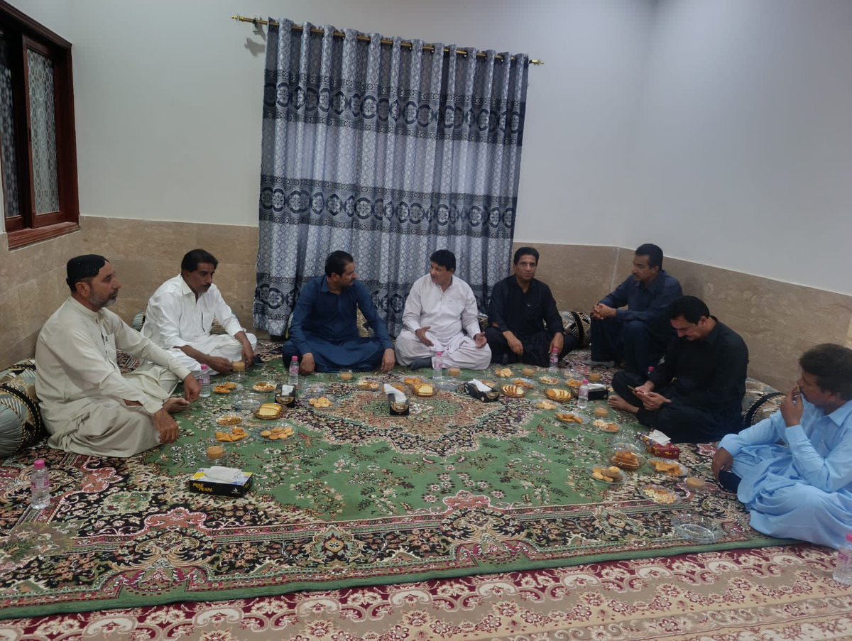 گوادر نیوز | 11 دسمبر 2025
بی این پی کے رہنما سعید فیض سے ملاقات، #HammalKalmati پر بڑھتے سیاسی دباؤ کے تناظر میں شمولیت کی دعوت دی گئی۔
پریس کانفرنس: 12 دسمبر، شام 4 بجے، گوادر پریس کلب۔
#Balochistan #PoliticalUpdate #Gwadar