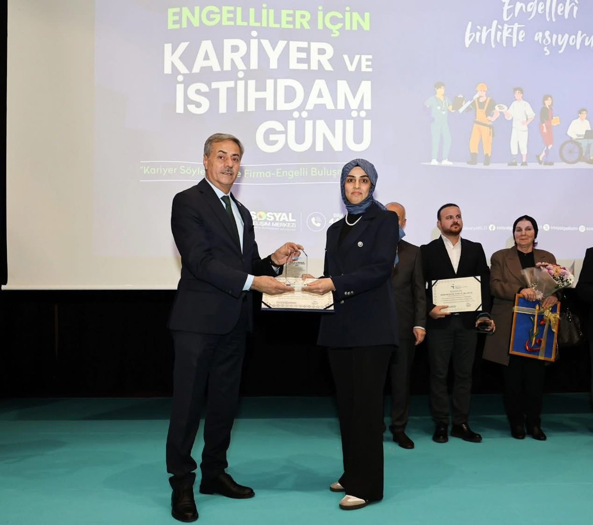 İl Millî Eğitim Müdürümüz Coşkun Bakırtaş (<a href="/coskunbakirtas/">Coşkun BAKIRTAŞ</a>), Sakarya Büyükşehir Belediyesi (<a href="/Sakaryabld/">Sakarya Büyükşehir Belediyesi</a>) tarafından düzenlenen “Engelliler için Kariyer ve İstihdam Günü” etkinliğine katıldı.

<a href="/Yusuf__Tekin/">Yusuf Tekin</a>
<a href="/tcmeb/">Millî Eğitim Bakanlığı</a>
<a href="/dogan_rahmi/">Rahmi Doğan</a>