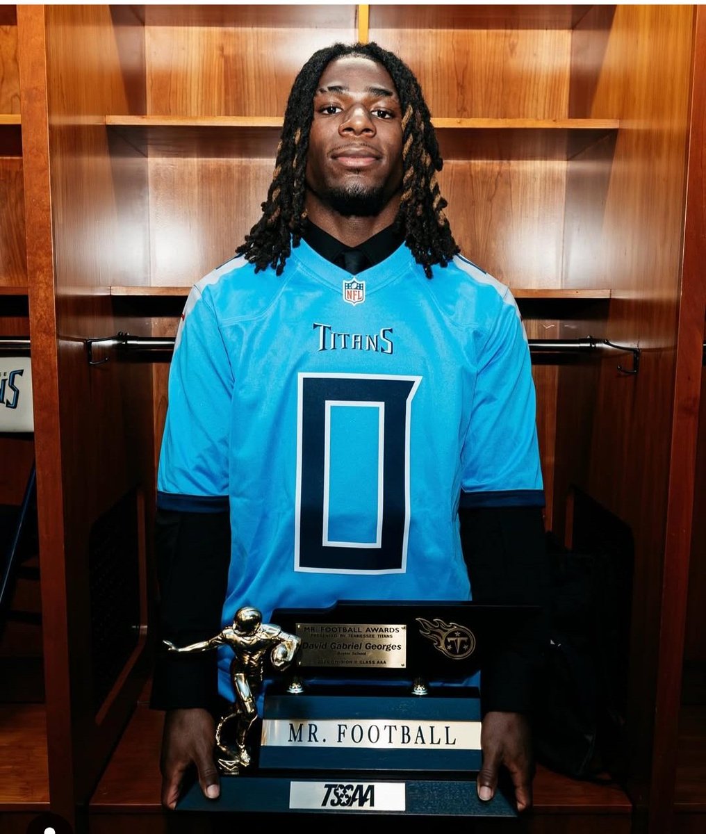 DavidGG27's tweet image. Blessed 🙏🏾 2025 Mr. Football 
@BaylorSchoolFB @ErikKimrey @jay_agenor @Titans @TSSAA