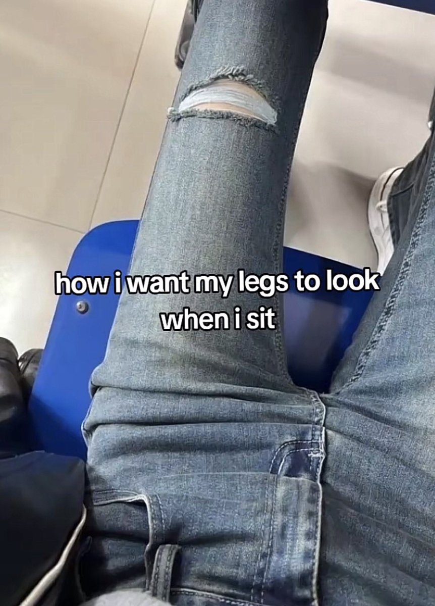 lili ★ (@honeyk0la) on Twitter photo 