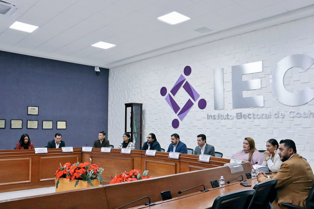IEC_Coahuila's tweet photo. En este momento se lleva a cabo la entrega de convocatorias en sistema Braille para participar como Observadoras y Observadores Electorales en el PEL 2025-2026, evento coordinado por el IEC, la @SIDS_Coahuila y la Dirección para Promover la Igualdad y Prevenir la Discriminación. https://t.co/lqe9ZOiXd7