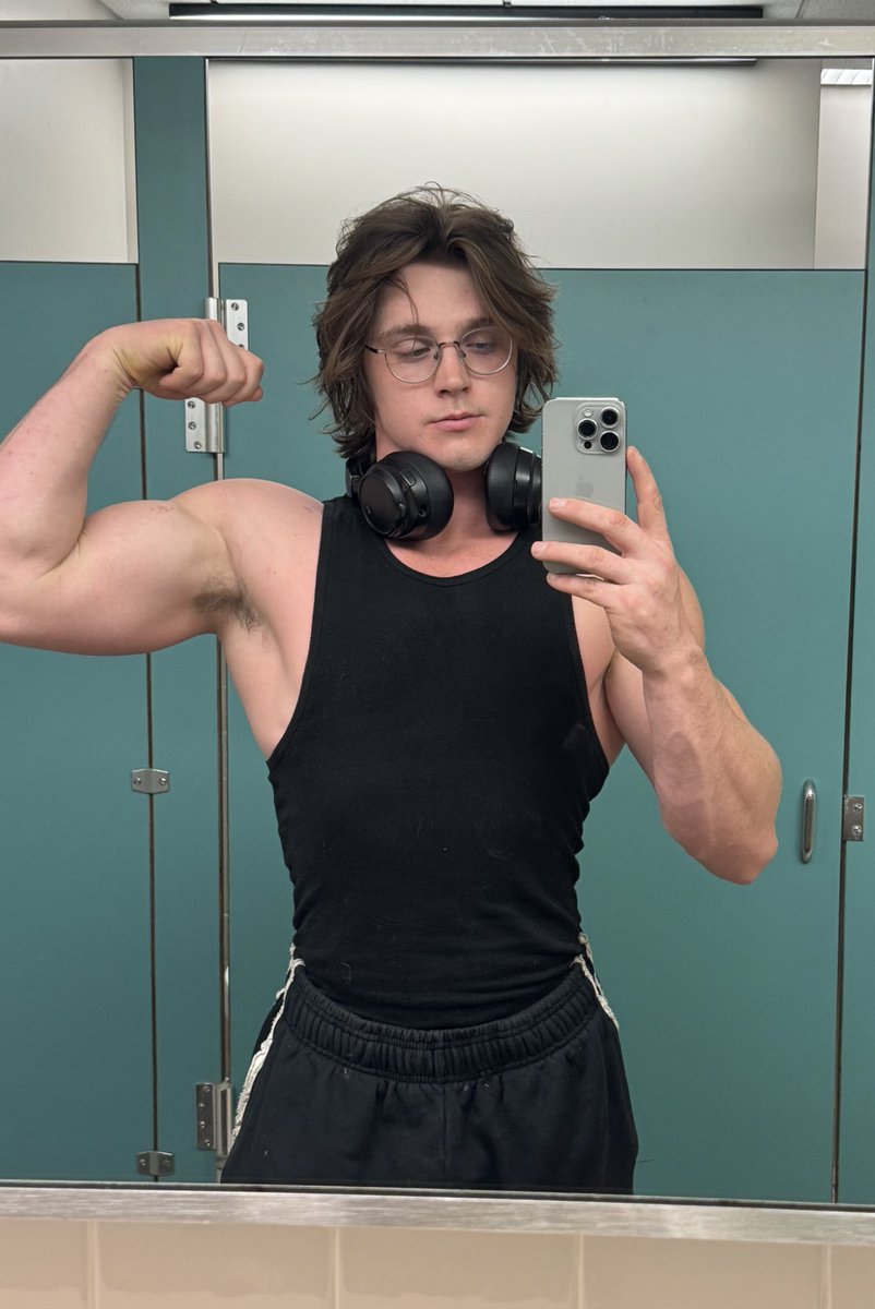 Peebs (70K+) tweet media