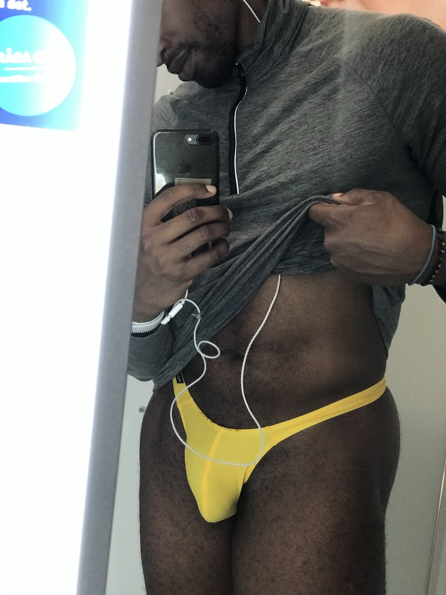 ethanjz2's tweet photo. Happy thong Thursday π€π
#thong #bulgemaster https://t.co/xw9JABcjfB