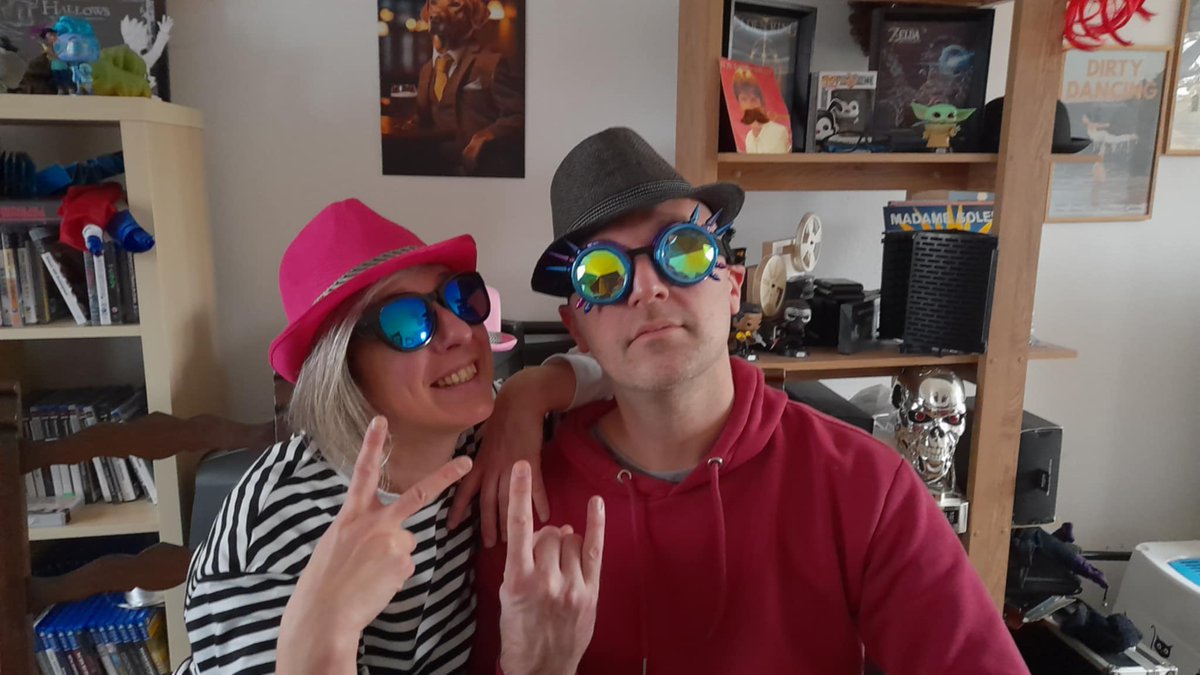 Yo les lapichons !
Ben v'là le cap des 2000 est franchi sur la chaine Bad Guys Production.
Nous tenons à tous vous remercier et on dédie cette petite victoire à notre regretté Bad Guy Doc Tyler.

Merci à tous 😘