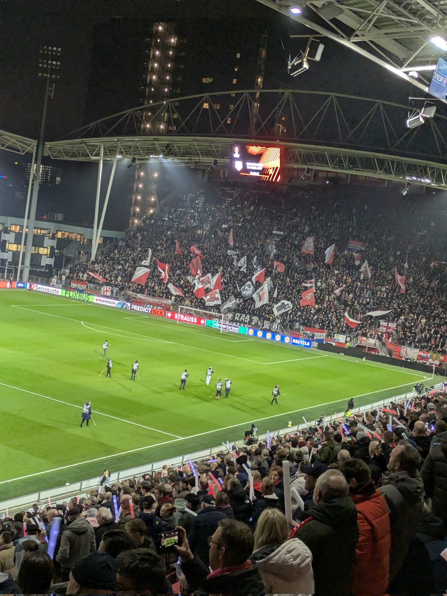 Dit is toch veel vetter dan alleen die paar zwarte vlaggen? #UTRnot