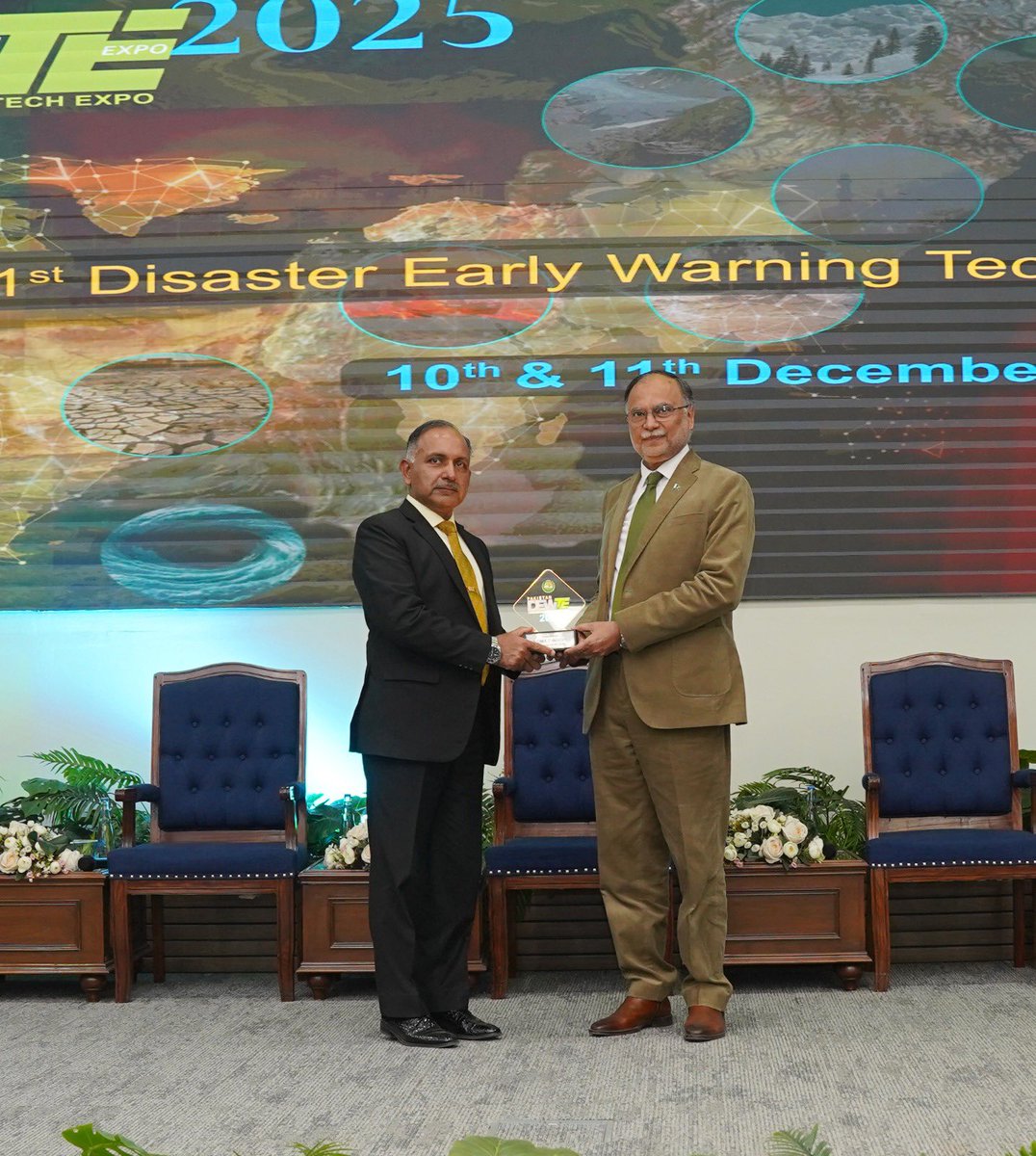 betterpakistan's tweet image. It was a privilege to represent the PM at the closing ceremony of Pakistan’s inaugural Disaster Early Warning Technology Expo—DEWTE 2025, organised by NDMA, Pakistan. The expo was an extraordinary convergence of knowledge and innovation:
• AI models capable of forecasting flash…