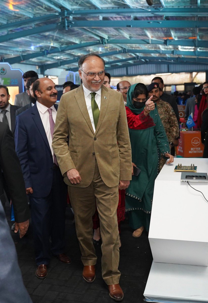 betterpakistan's tweet image. It was a privilege to represent the PM at the closing ceremony of Pakistan’s inaugural Disaster Early Warning Technology Expo—DEWTE 2025, organised by NDMA, Pakistan. The expo was an extraordinary convergence of knowledge and innovation:
• AI models capable of forecasting flash…