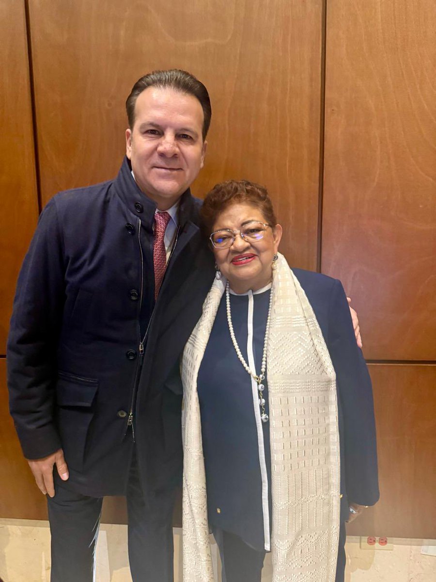 Con el compromiso de mantener a Durango en la ruta correcta, sostuve una reunión con la Fiscal General <a href="/ErnestinaGodoy_/">Ernestina Godoy Ramos</a> para reforzar la colaboración en temas de seguridad.