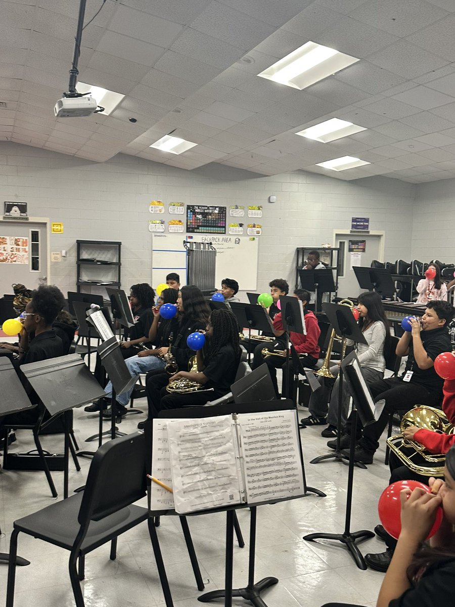LWMSWarriors's tweet image. Our band director is showing students the power of proper breathing techniques—an essential skill for every musician! 🎵💨 #BandLife #MusicMatters 

@CaelethiaTaylor @AP_Makowski @LaquandraGolf @BEVillalobos79 @ExpatEducatorTJ