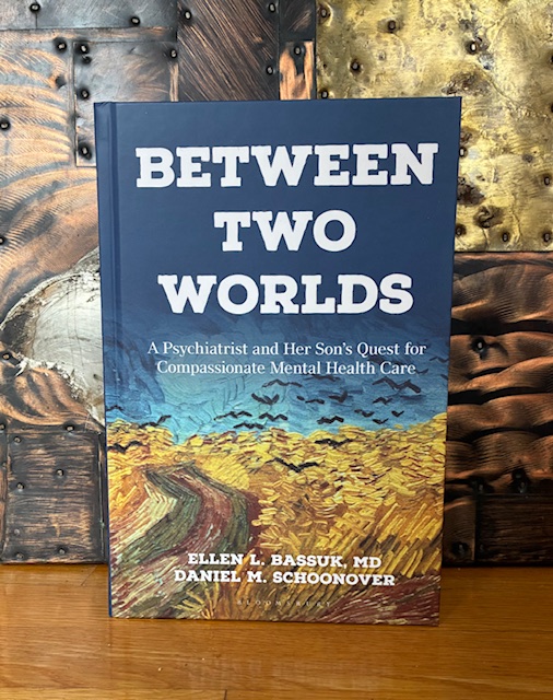 lissa_warren's tweet photo. "Mental health labels seem to take over &amp; once somebody has the label it seems that other people, the healthcare system, no longer see them as a person." Listen to @EllenBassuk &amp; Dan Schoonover on @wcooperbooks' Books &amp; More discussing BETWEEN TWO WORLDS: https://t.co/SV0gC5KZPi https://t.co/XTV9nShOae