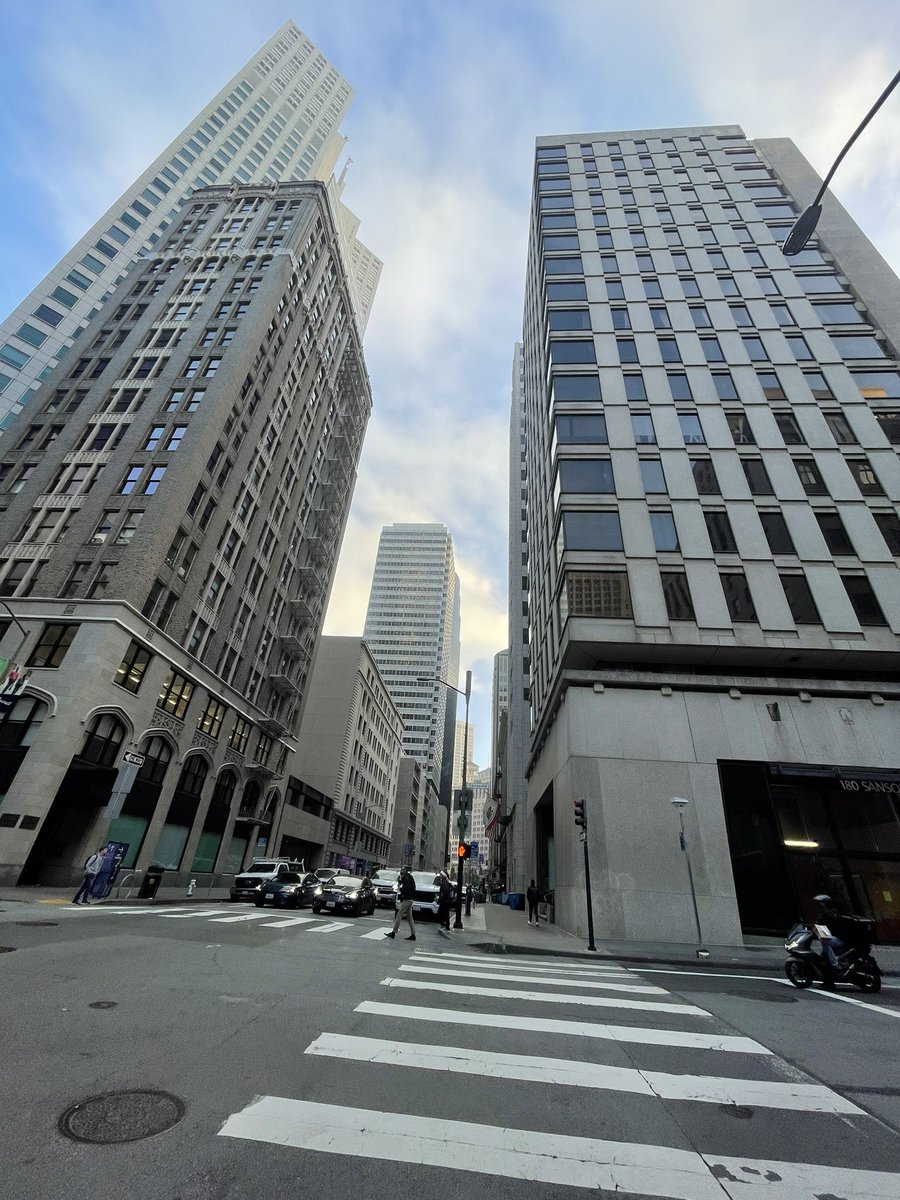 aHj_builds's tweet photo. Fidi Views + a Christmas cocktail. 

sf Dec 2025 has been a vibe https://t.co/nmJKMrhfl5