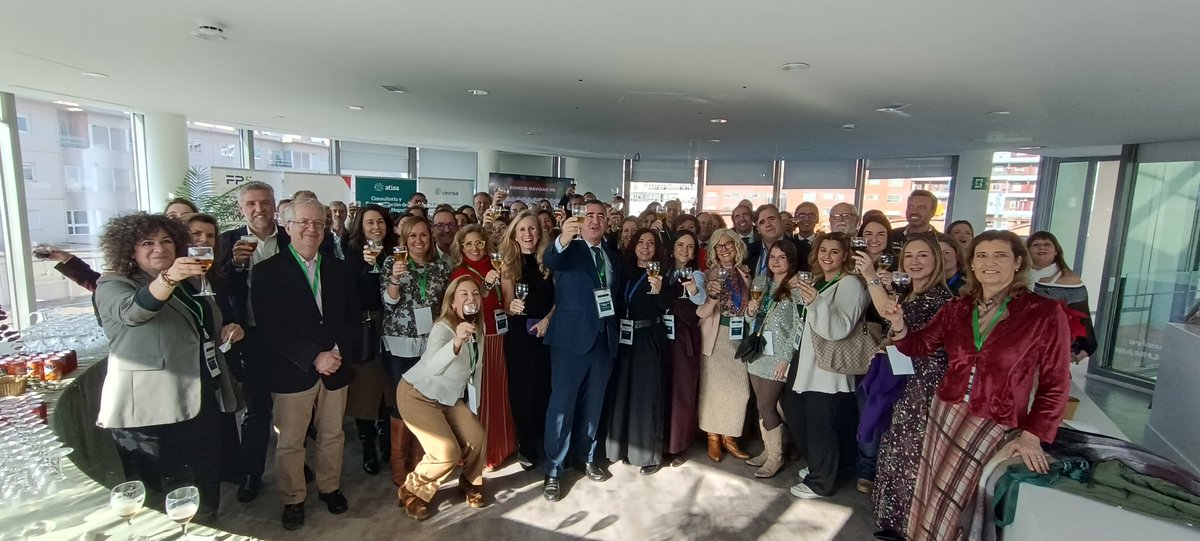 ForoRRHH's tweet image. 🥂  Brindis HR Foro Recursos Humanos

👨‍💼 @frangcabello - Fundador y CEO de @ForoRRHH
🎙️ “#RRHH sigue siendo quien sostiene el equilibrio entre #personas, #negocio y #propósito. Motivo suficiente para reconocerlo y brindar por todo lo que está por venir”.

 #BrindisHR2025 #hr