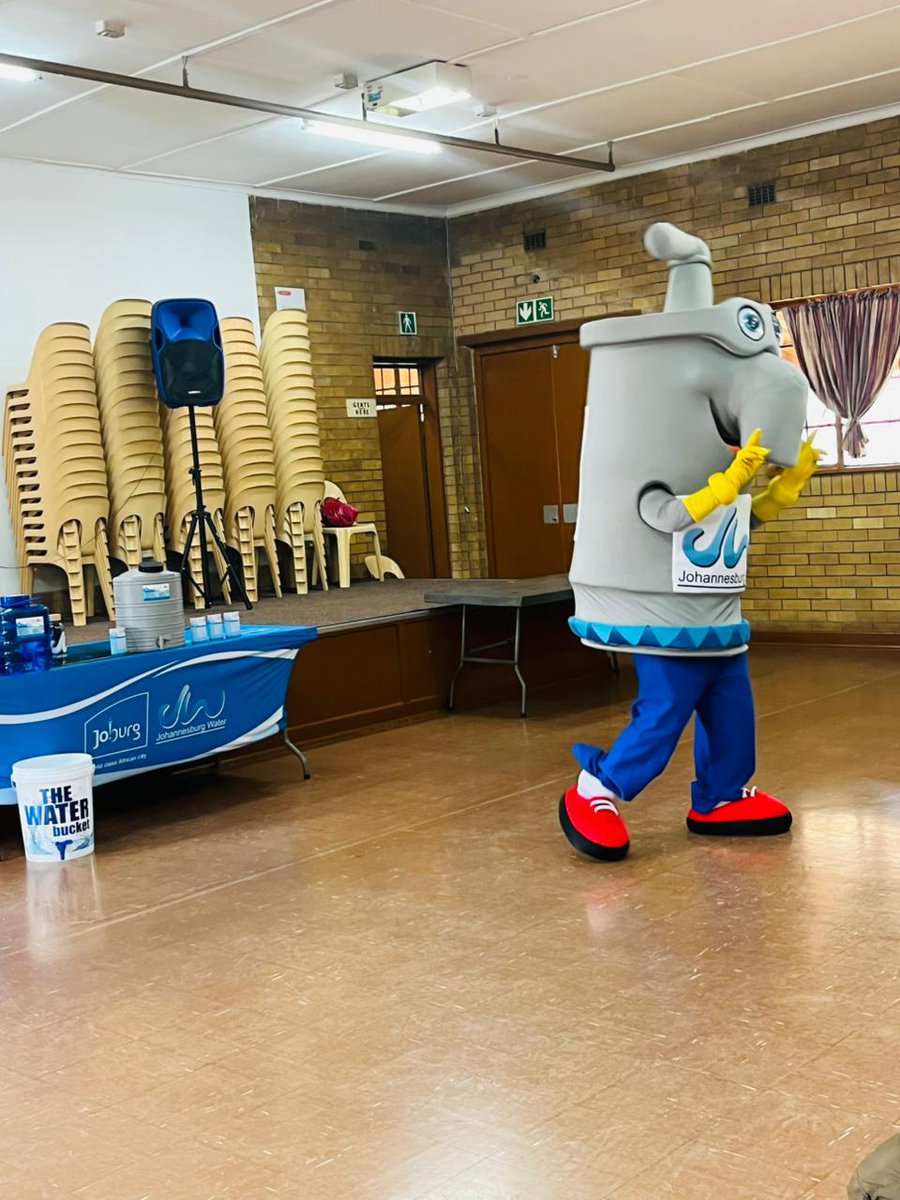 JHBWater's tweet photo. @JHBWater visited Bosmont Recreational Centre, sharing lessons on saving water during the holidays.
With demos, storytelling, & Tappie, the coolest tap in Jozi, joining the fun, the kids had a blast learning to use water wisely!
#VikelaAmanzi #ProtectOurTomorrow #WaterWiseKids https://t.co/zOjKLl3wAG
