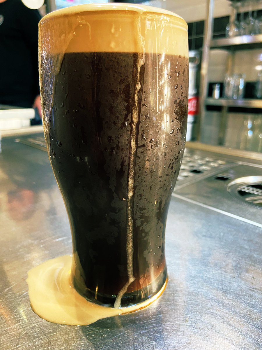 subhuman83's tweet photo. Malinový stout v @PivovarBasta -> DORT!!! 😍
#pivo #beer #nusle #nuslemore https://t.co/uzzUIjgUm4
