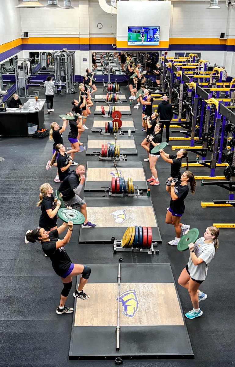 UWSP W Basketball tweet media