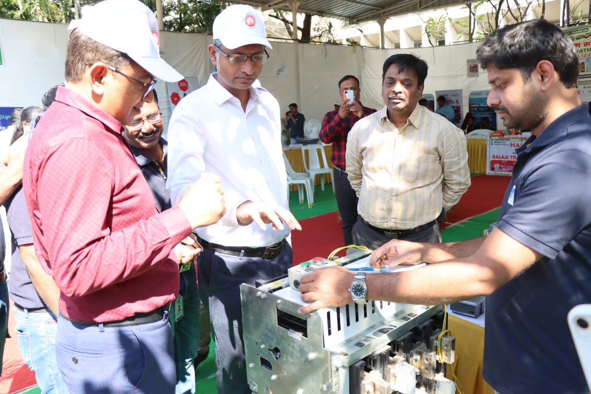 drmsecunderabad's tweet photo. Dr. R. Gopalakrishnan, DRM/SC, reviewed the Energy Conservation Equipment Exhibition organised at @Sanchalan Bhavan, Secunderabad Divisional Office, as part of the ongoing initiatives to promote energy efficiency and encourage sustainable energy-saving practices. https://t.co/wnP1byHCRE