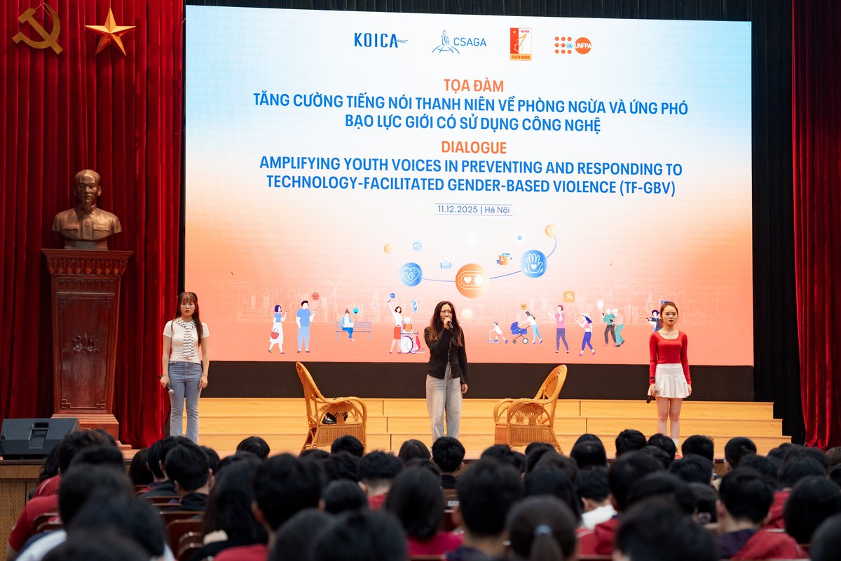 unfpa_vietnam's tweet photo. 🧡 Nearly 1,300 students joined the Dialogue on Preventing & Responding to Tech-Facilitated GBV at HUST today — amplifying youth voices for safer digital spaces.
#UNFPAVietNam #16Days #GenderEquality #YouthForChange #TFGBV #KOICA #CSAGA https://t.co/RYrlBvcQop