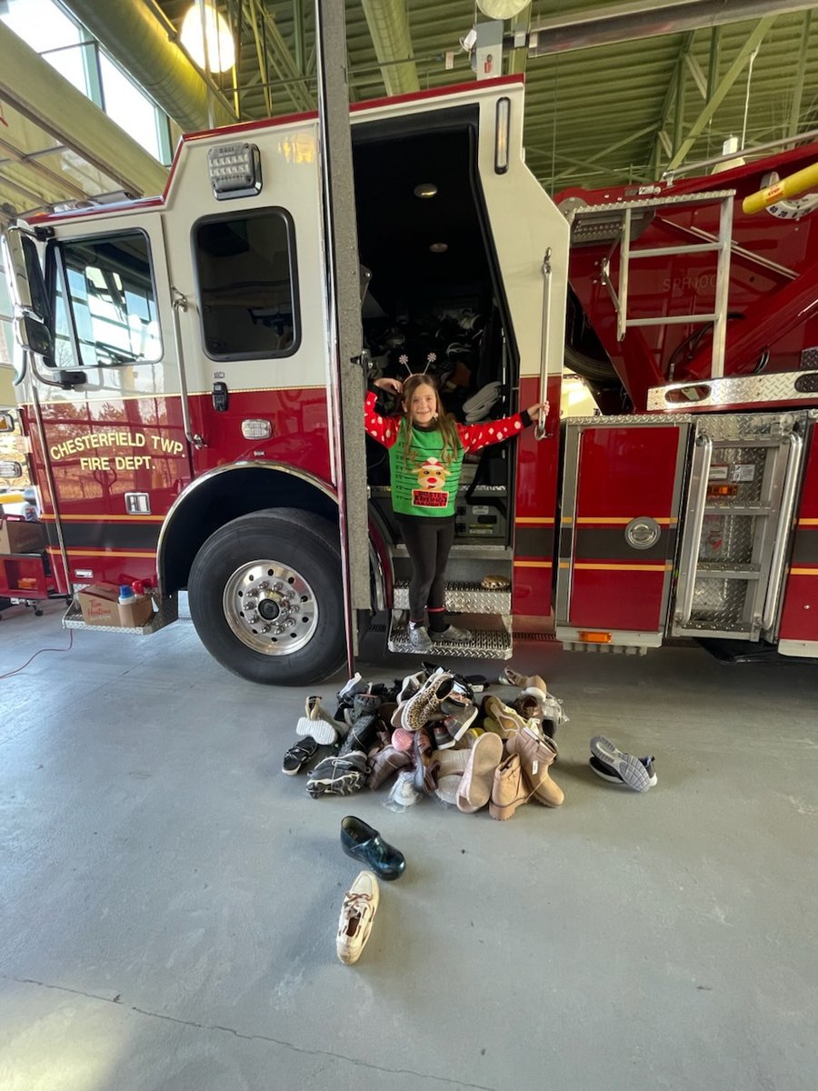 funds2orgs's tweet photo. Holiday Fundraising Tip! 🎅

Invite a volunteer to dress up as Santa and encourage families to swing by for a festive photo in exchange for a pair of gently worn, used and new shoes. 👟📸 https://t.co/evZI7zYayU