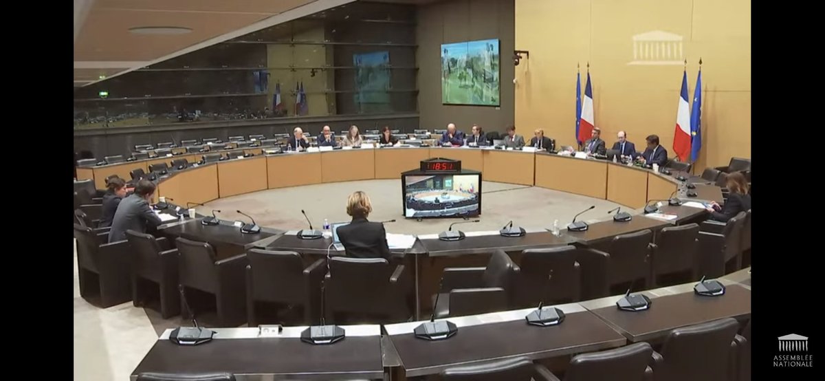 crazy__pilot's tweet image. Une petite esclandre et @CaronAymericoff et @ErsiliaSoudais rentrent à la maison. 
Les chihuahuas de l'AM, ils parlent fort, font chier tout le monde, mais se cachent des qu'il y a du bruit