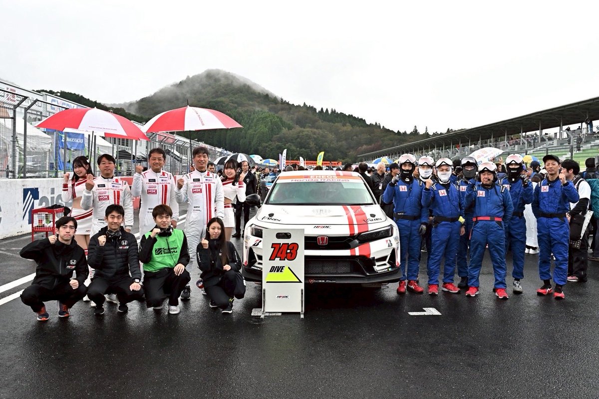 【岡山戦🍑 振り返り】
先日行われたバリスウィンターフェスタでの車両展示も終わり
FL5はしばし休息タイムです☺️
一年間応援ありがとうございました✨

#HONDA #CIVIC #TYPER #FL5 #S耐 #HRDC
