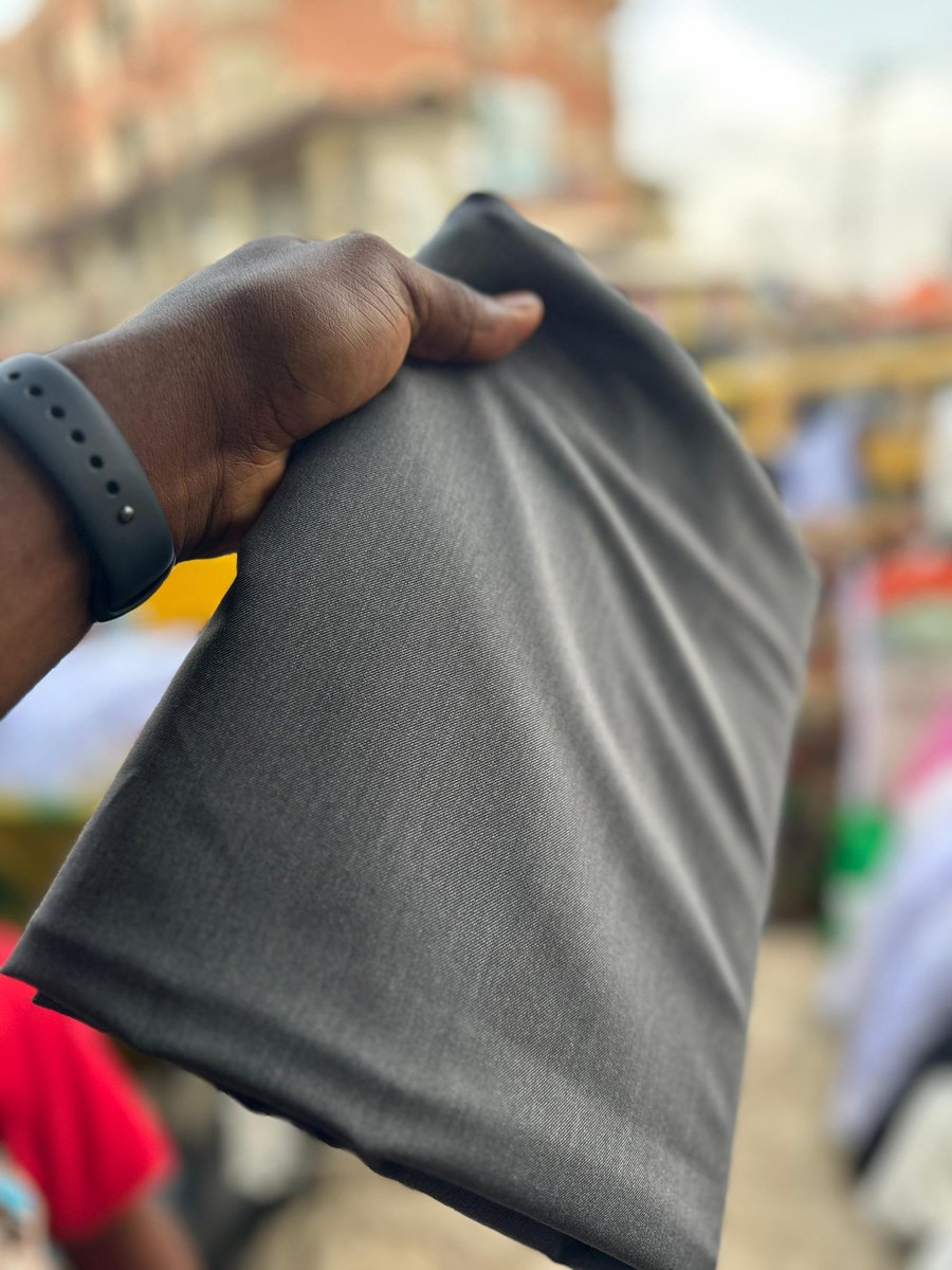 dluxefabrics's tweet photo. @iamzioraa Hand bikonu 😂 

Italian Wool lovers, come close 😍✨
This fabric is perfect for refined men’s looks — senator styles, two-piece outfits, tailored trousers, kaftans and classy native wear.
Price:: ₦7k per yard (28k-4yards).
Quality you can’t miss.
📩 DM to patronise. https://t.co/mjVkqWj7gu
