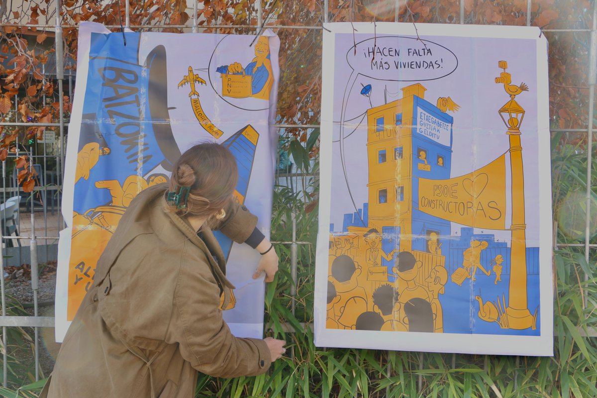 🧱Gaur onartu dute Etxebizitza Legea. 

Eusko Legebiltzarraren aurrean elkartu gara lege honi ezetz esateko. 

🧱Hoy se ha aprobado la Ley de Vivienda Vasca. 

Nos hemos concentrado frente al Parlamento Vasco para mostrar nuestro rechazo.