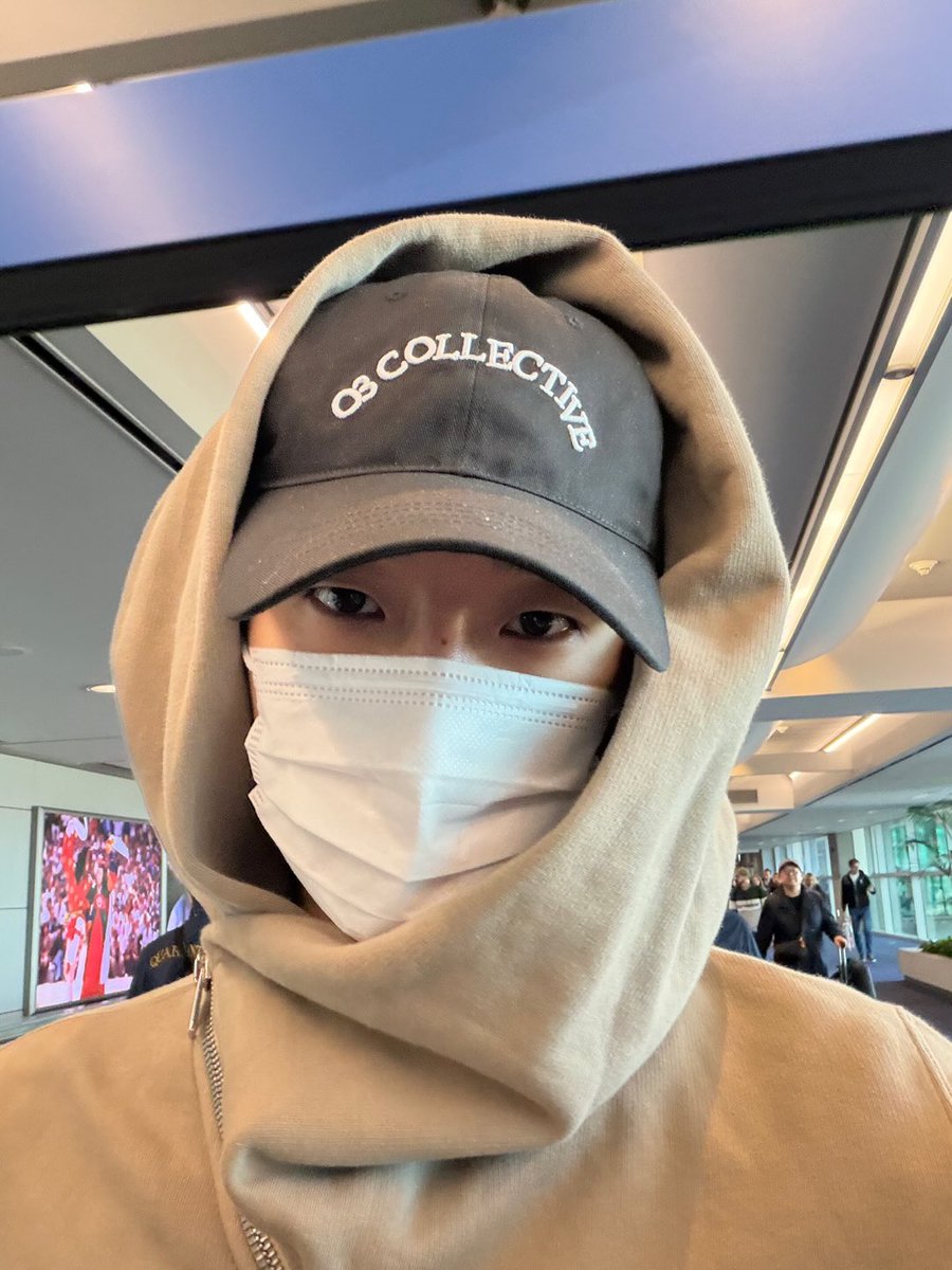 praypla's tweet photo. ปกติไม่ค่อยเซลฟี่รูปแบบนี้ของตัวเองที่สนามบิน สงสัยมองกระจกแล้วหล่อ 🥰

#LEEJUNHO #이준호
#อีจุนโฮ #2PM
#O3Collective #O3CLTV https://t.co/RizKjDJQ58