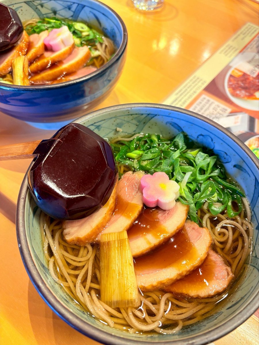 先日みやの真琴ちゃんと入絵優ちゃんと京都旅行行きましたー！美味しい楽しい旅でした♥️2日目は浜松を楽しんで頂けたではず…！サプライズ(ここでは見せられないプライベートなやつ)もしてもらって最高やで君ら…😭✨