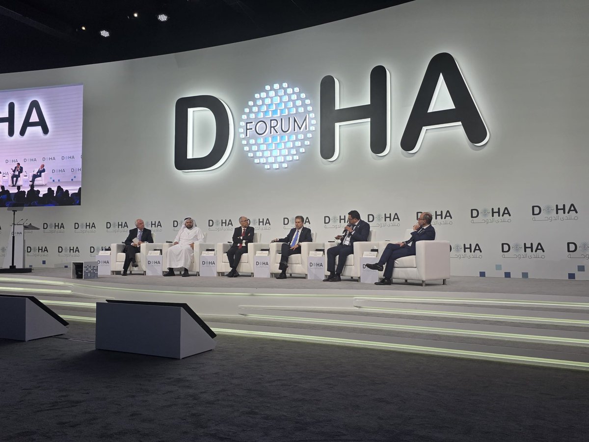 Entre el 5 y el 8 de diciembre recibimos a la delegación de la República que participó en el Doha Forum, la que encabezaron el Sr. Secretario de la Presidencia Alejandro Sánchez y el Sr. Ministro de Relaciones Exteriores Mario Lubetkin.