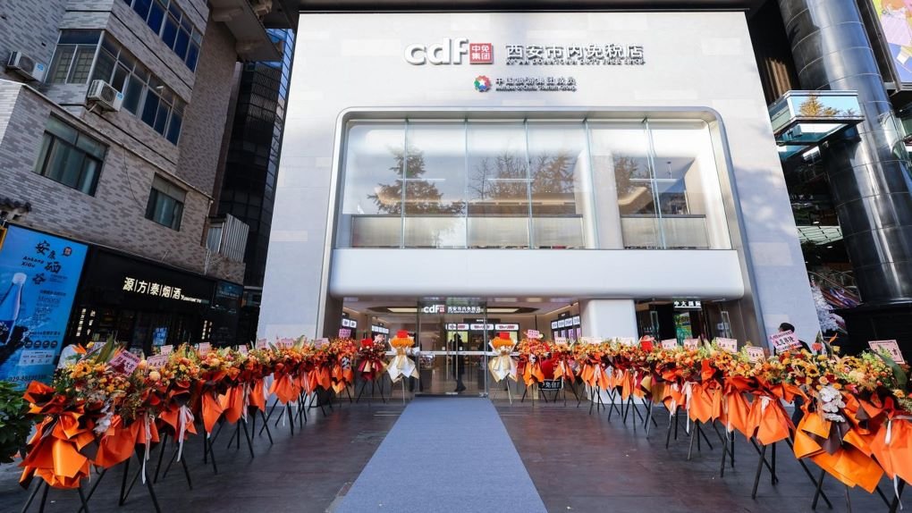 افتتحت مجموعة السوق الحرة الصينية متجرا في وسط مدينتي تيانجين وشيان. ويمكن للمسافرين الذين لديهم تذاكر رحلة مغادرة خلال 60 يوما الاستفادة من خدمة الشراء من وسط المدينة والاستلام في المطار.
#ChinaTravel 
#التسوق_في_الصين