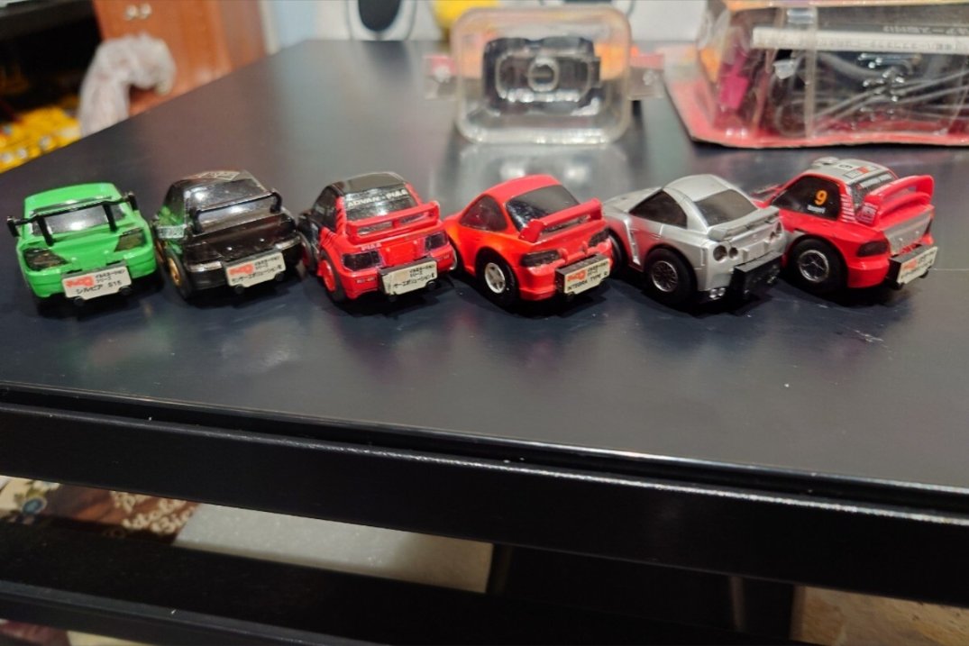 チョロＱアクリル製イルミネーションスイッチ付きケースとイルミネーションチョロQ sddefault.jpg