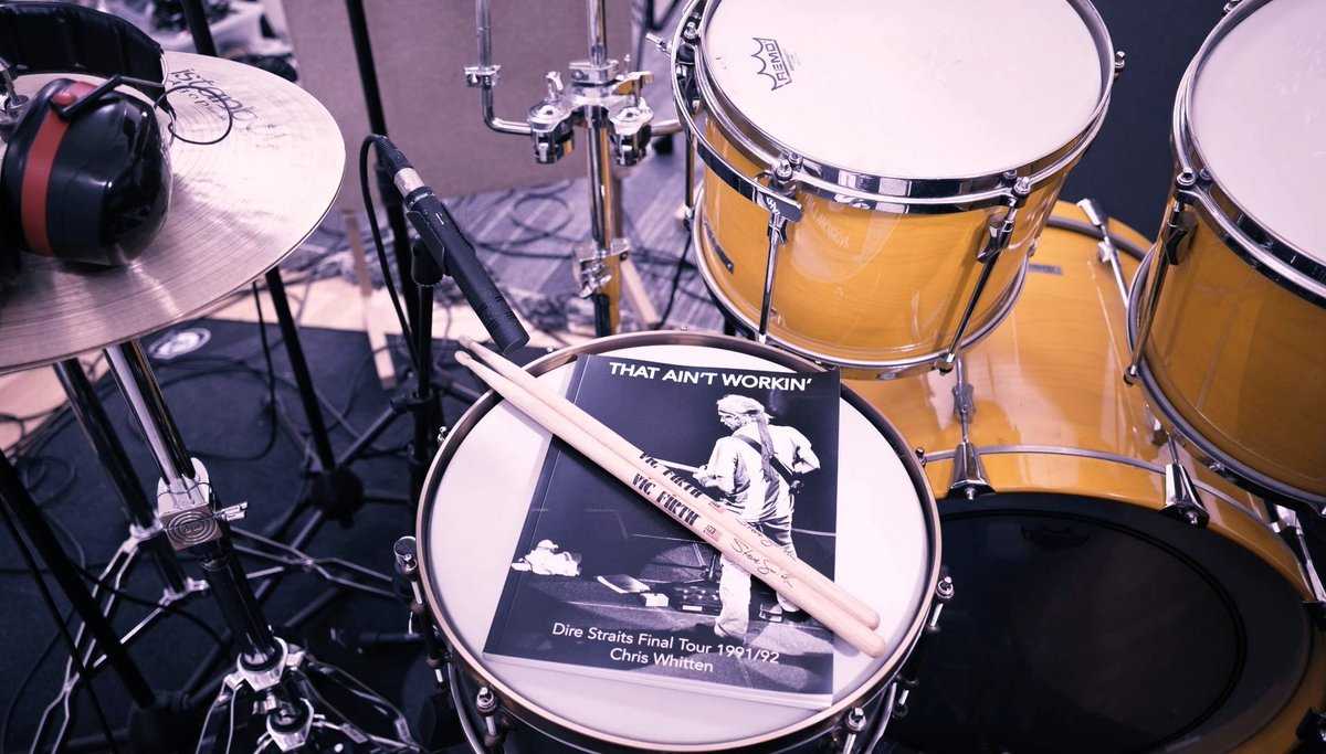 Chris Whitten 
Heavy Fuel - Almost Live In Basel 

youtu.be/Oq9nEMIeDTc?si…