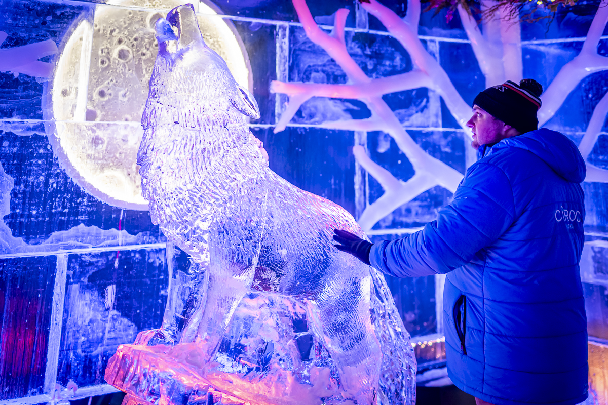 TheScotsman's tweet photo. Get your skates on and raise a frozen glass – don’t miss the highlights of Edinburgh’s Christmas
❄️ https://t.co/ZN8iNpwzOU
#AD @Edxmas #Edinburgh #Christmas #IceBar #Skating #FunfairRides #Markets https://t.co/NjaVWJb0rg